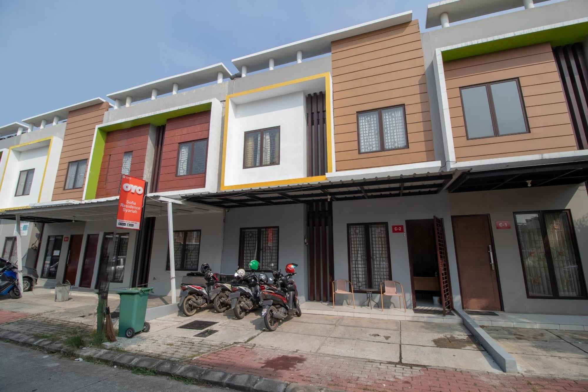 Oyo 3253 Sofia Residence Telukjambe Exterior foto